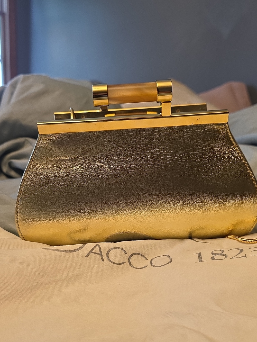 Sacco 1823 Gold Frame Clutch with Chain Like New - Picture 3 of 8